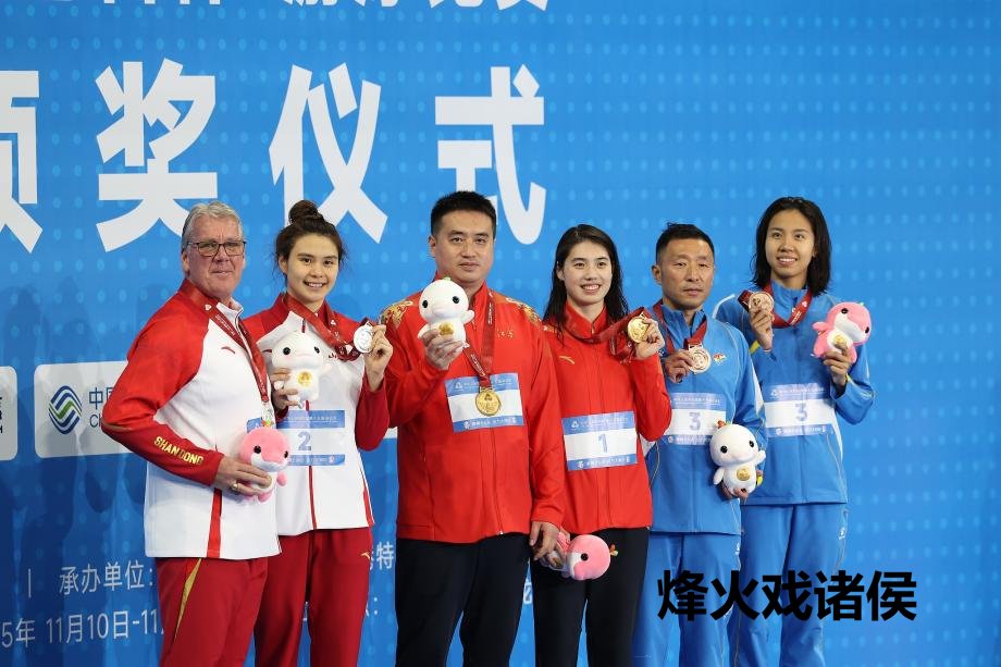 [图]全运会女子100米蝶泳 江苏选手张雨霏摘金