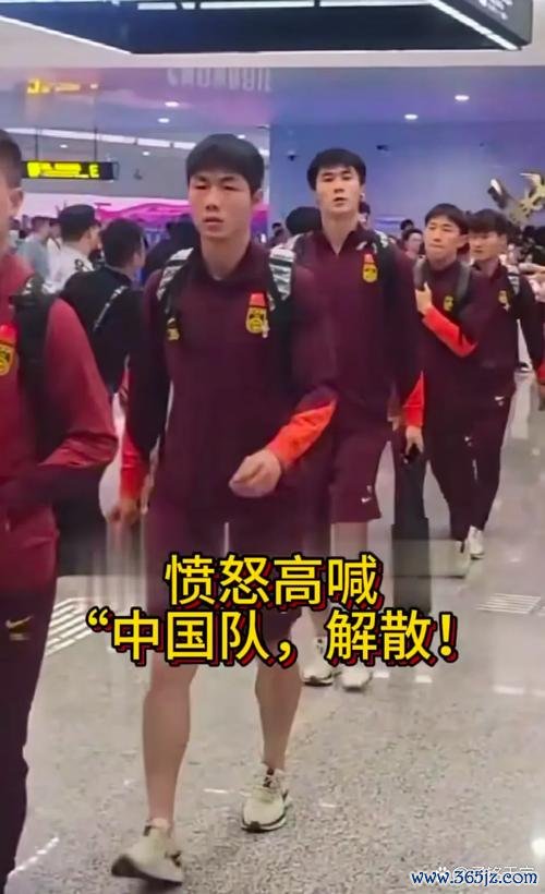 足协杯决赛前夕，他亲手拆除更衣柜，自曝转会决定，28岁选择告别舒适区迎接新征程