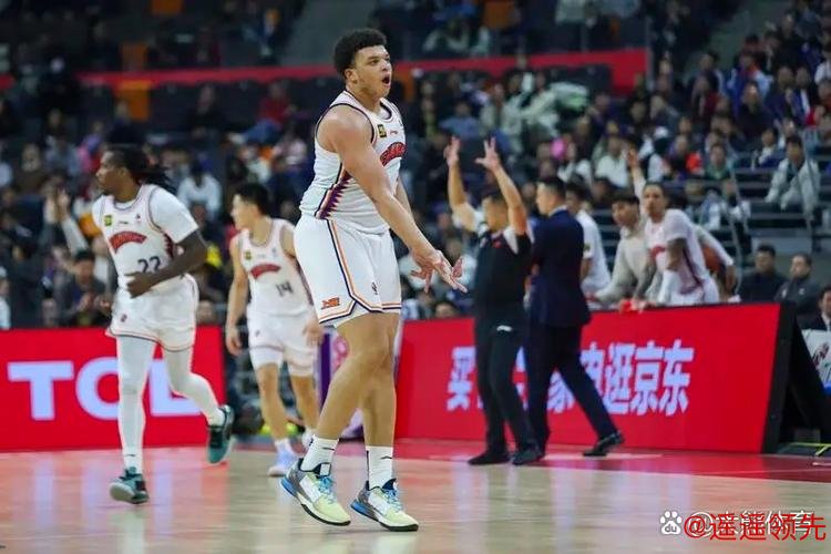 布朗33分广州力克深圳5连胜 同曦送江苏3连败