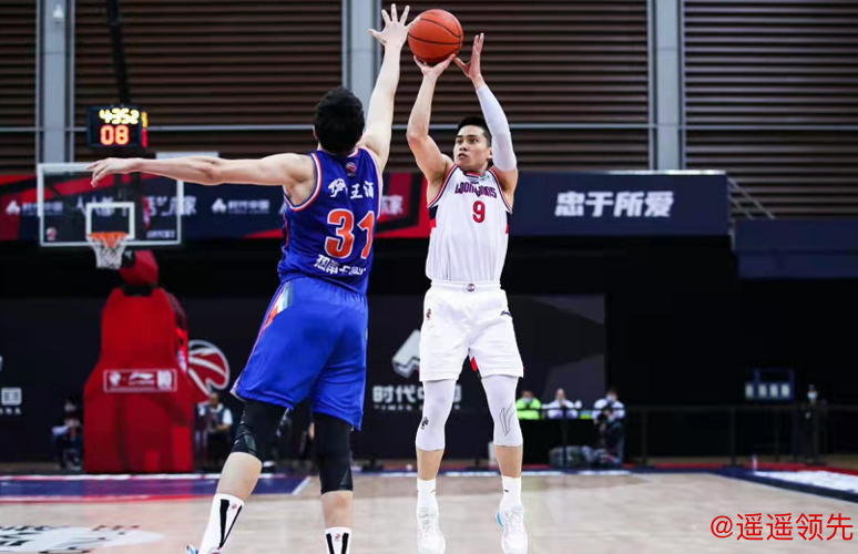 布朗37+7+6陈盈骏23分 广州大胜新疆总分1比2