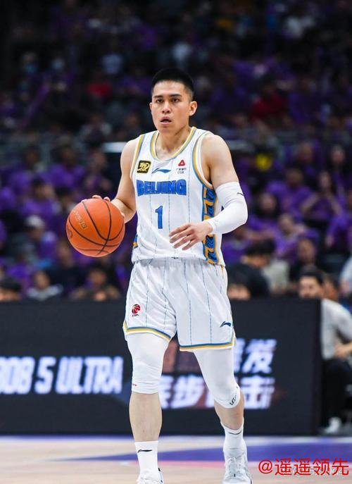 布朗37+7+6陈盈骏23分 广州大胜新疆总分1比2